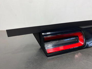 2019 DODGE CHALLENGER HELLCAT REDEYE OEM CENTER TAIL LIGHT TRUNK LIGHT USED